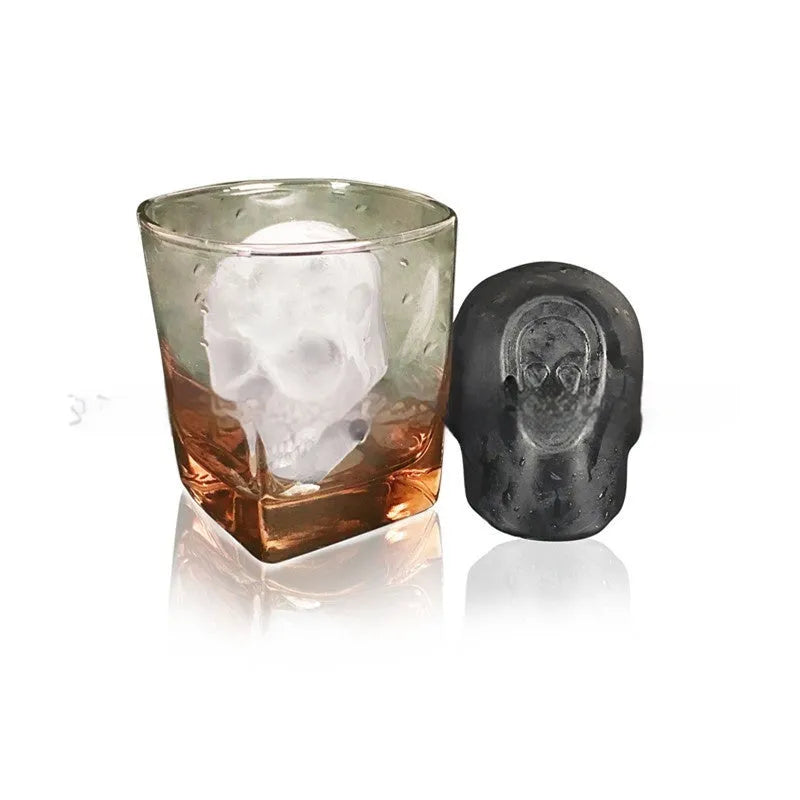 3D Halloween skull ice cube tray in food-grade silicone measuring 5.8 x 8.5 x 7 cm