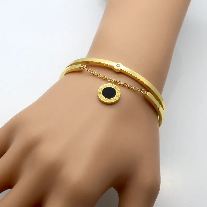 Metal numbers Rome fringed bracelet for women in gold colour with zinc alloy construction and 17cm perimeter