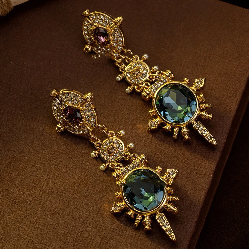 Gold geometric retro stud earrings with diamond treatment and round elements