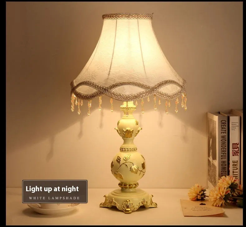 European-style bedroom table lamp with resin holder, three switch options, 220V, EU or US outlet