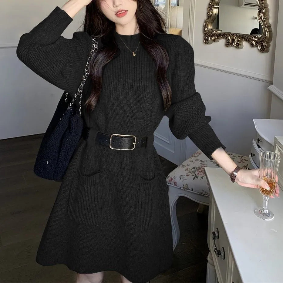 Women's long sleeve loose knitted dress with high waist and black belt in polyester fabric