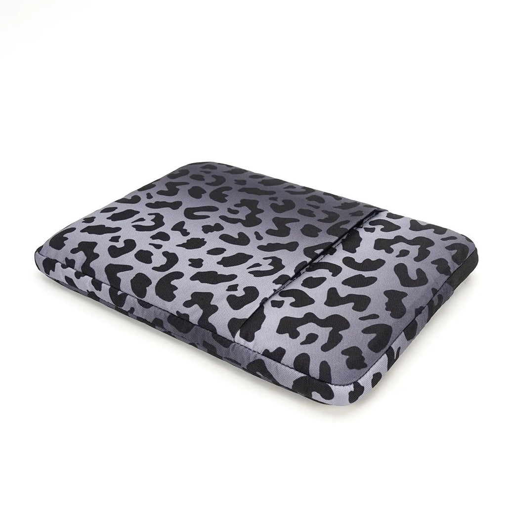 Leopard print laptop sleeve with anti-shock protection for 13-inch to 16-inch computers
