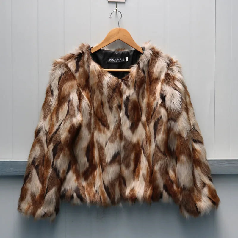 Women's slim-fitting Korean style faux fur coat in artificial fur fabric