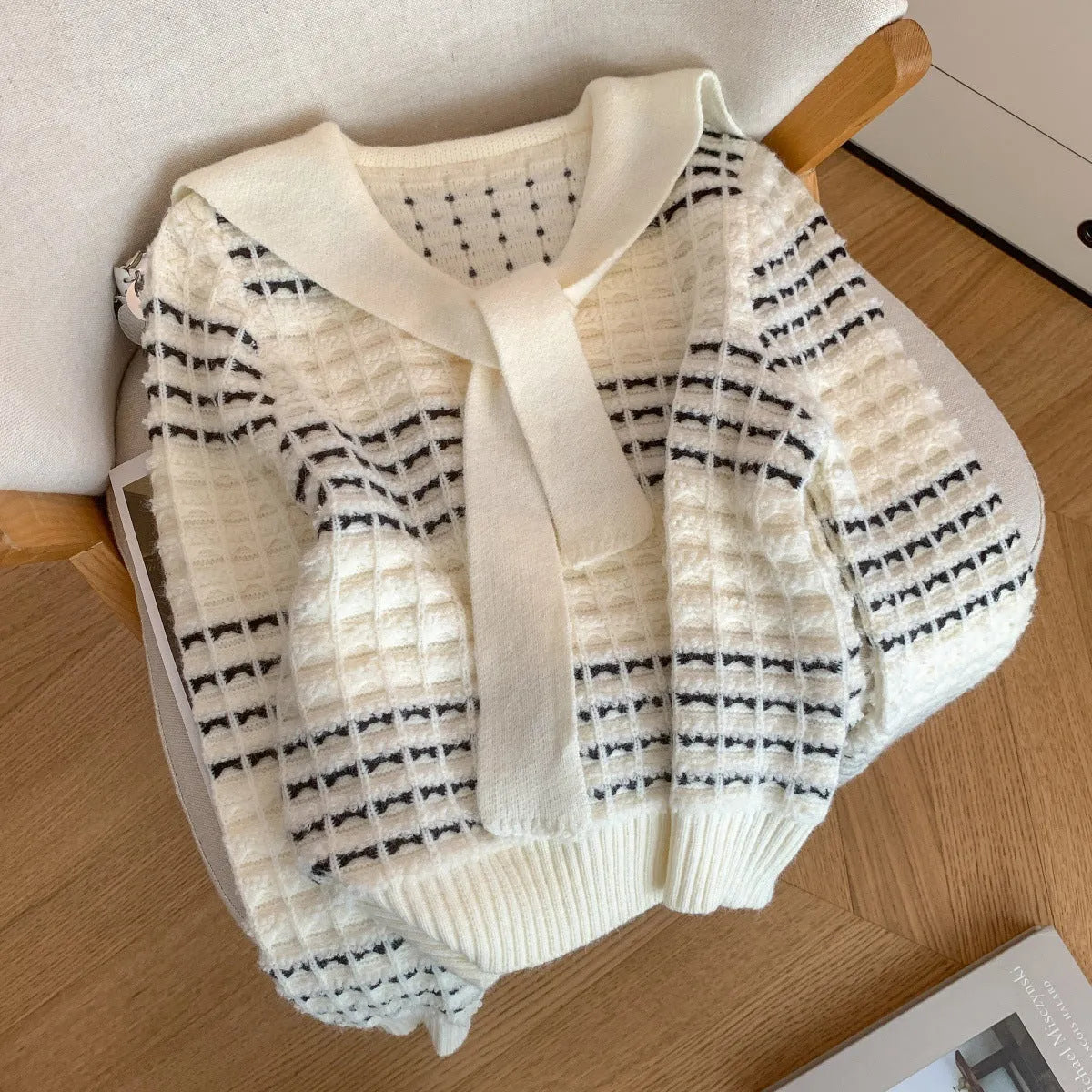 Women's thickened slimming loose sweater with princess sleeves and wave detail in picture colour