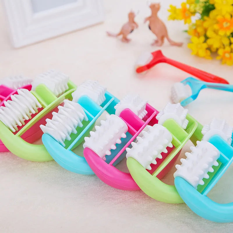 Handheld anti cellulite massager roller with blue dot wheel on white background, 13.5x8.5cm