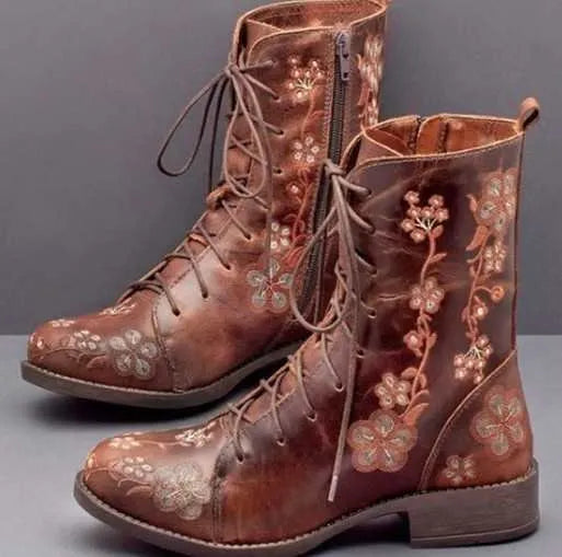 Ladies mid-heel embroidered low boots with floral pattern, square heel, side zipper and waterproof platform.