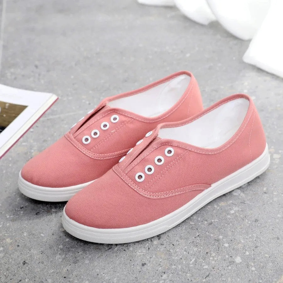 Low-top canvas casual shoes in black, available in sizes 35 to 41 with a flat plastic sole.