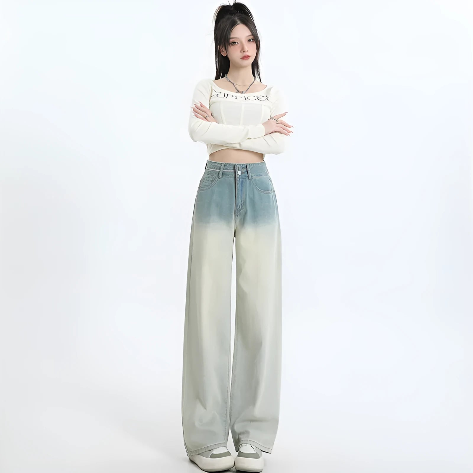 Women's gradient blue straight-leg jeans in cotton denim with wide leg opening