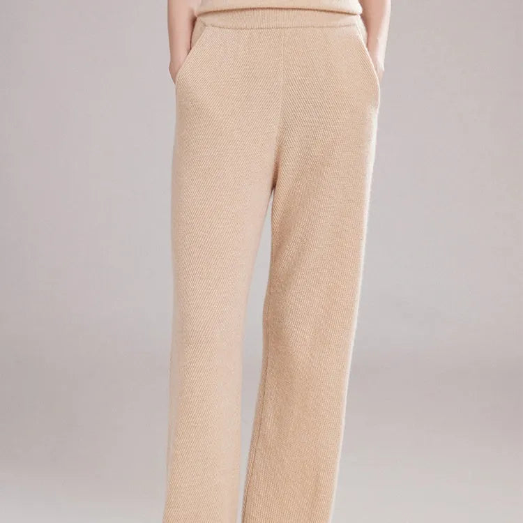 Women's thick cashmere leggings in green velvet colour, showing high elasticity and stitching detail.