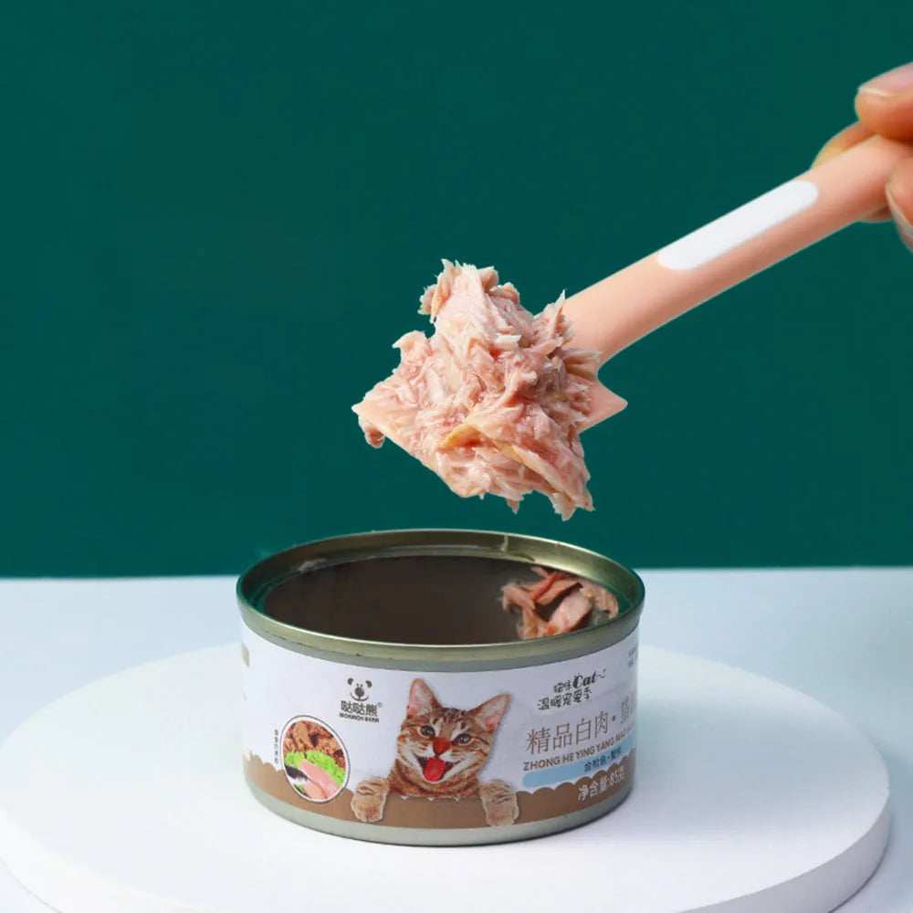 Long-handled green pet feeding spoon for canned cat and dog food with right-angle design