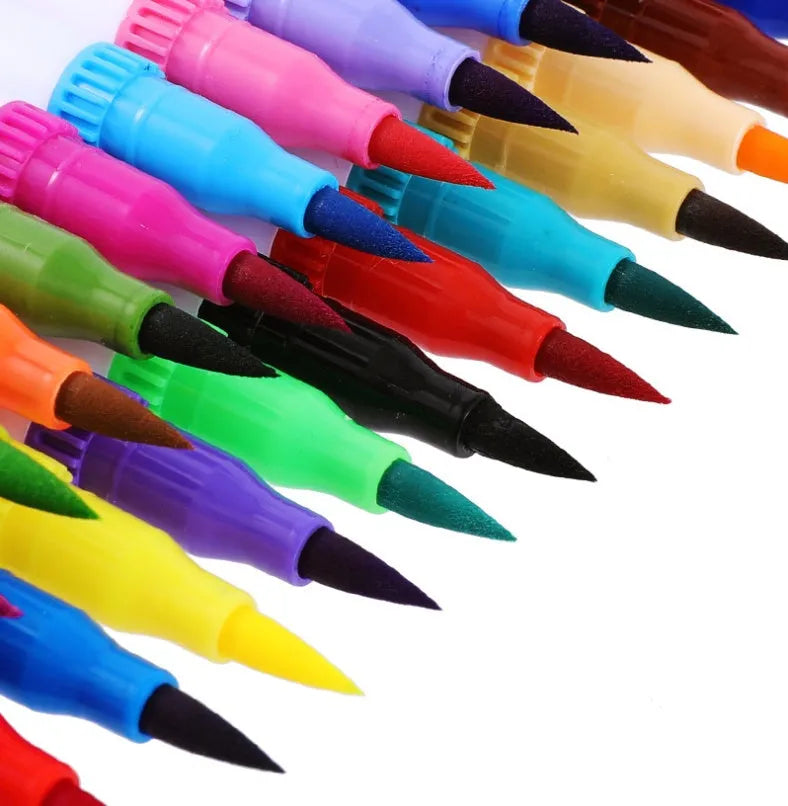 Set of dual-tip watercolour brush pens with flexible brush nibs and fine points, arranged by colour.