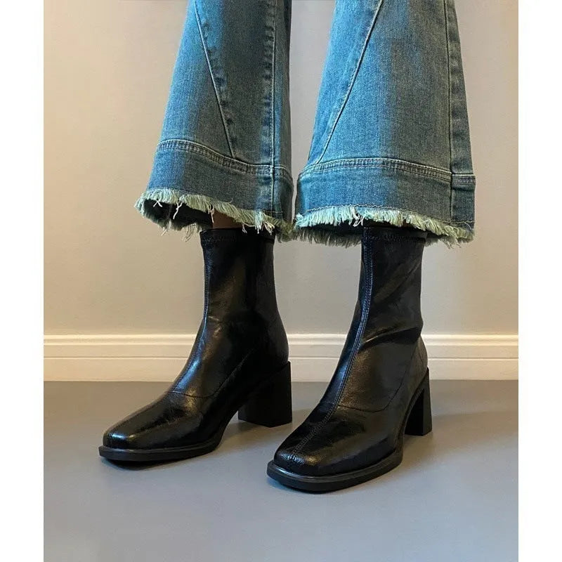 Commuter high heel stretch retro boots with chunky heel and back zipper in black single lining
