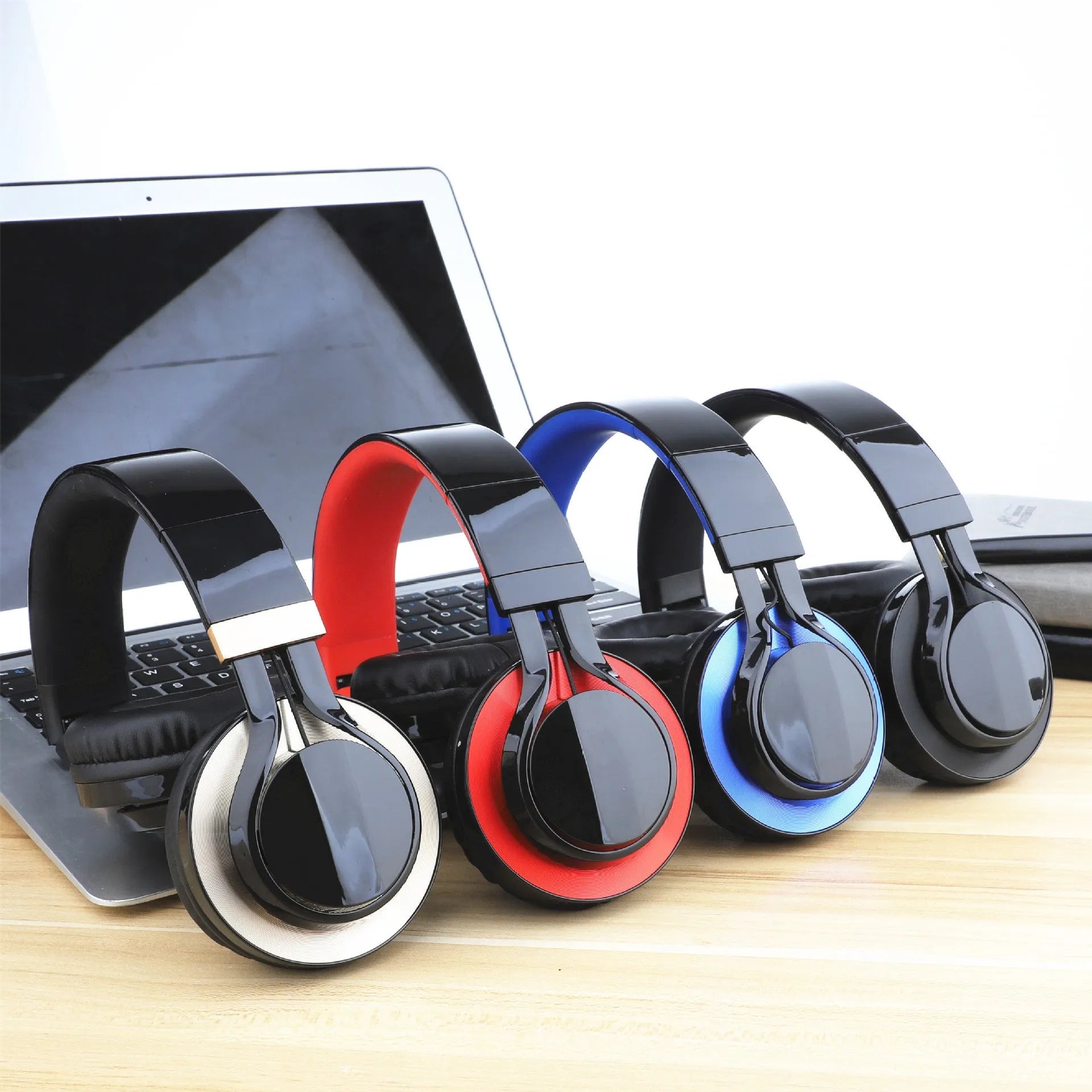Black wired over-ear headphones with microphone, 40mm drivers, and a 1.5m cable with 3.5mm plug.