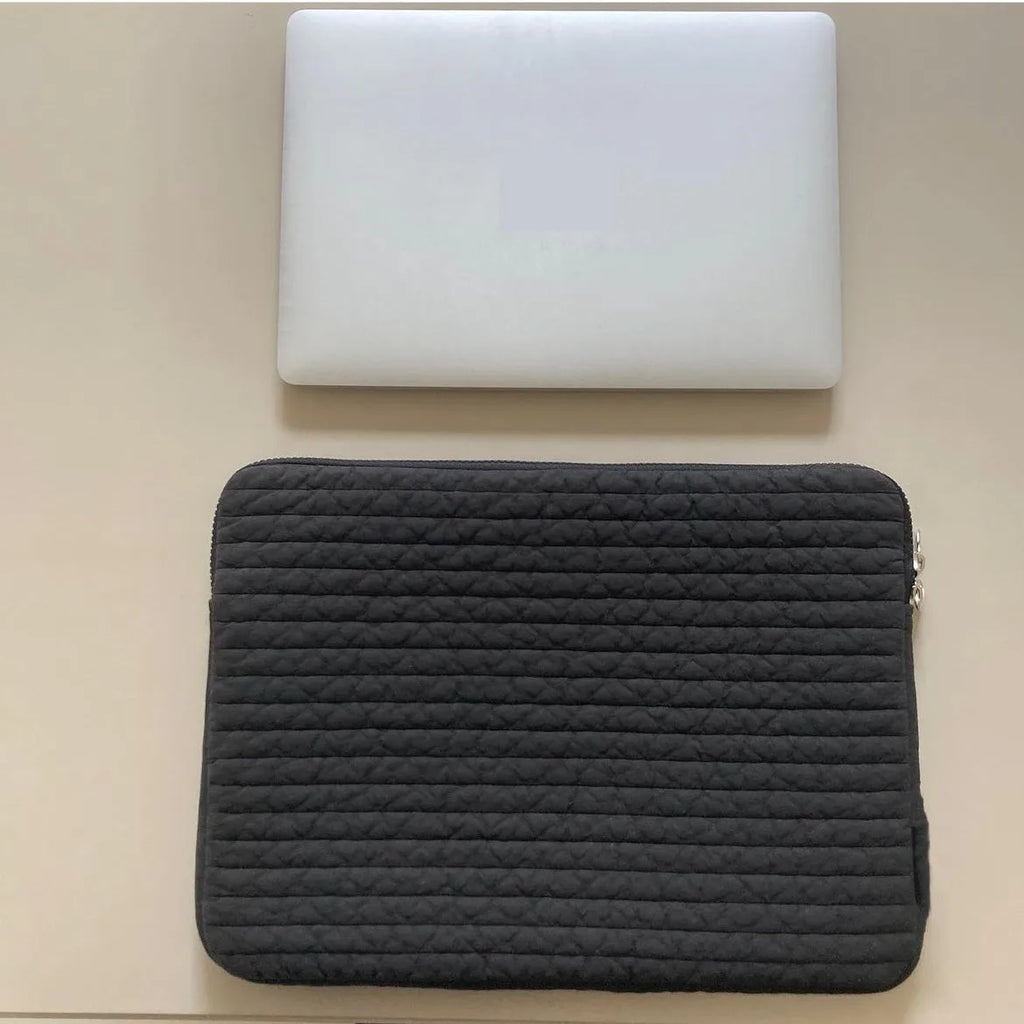Black and white hand-held anti-seismic laptop bag for tablet protection with coin pocket