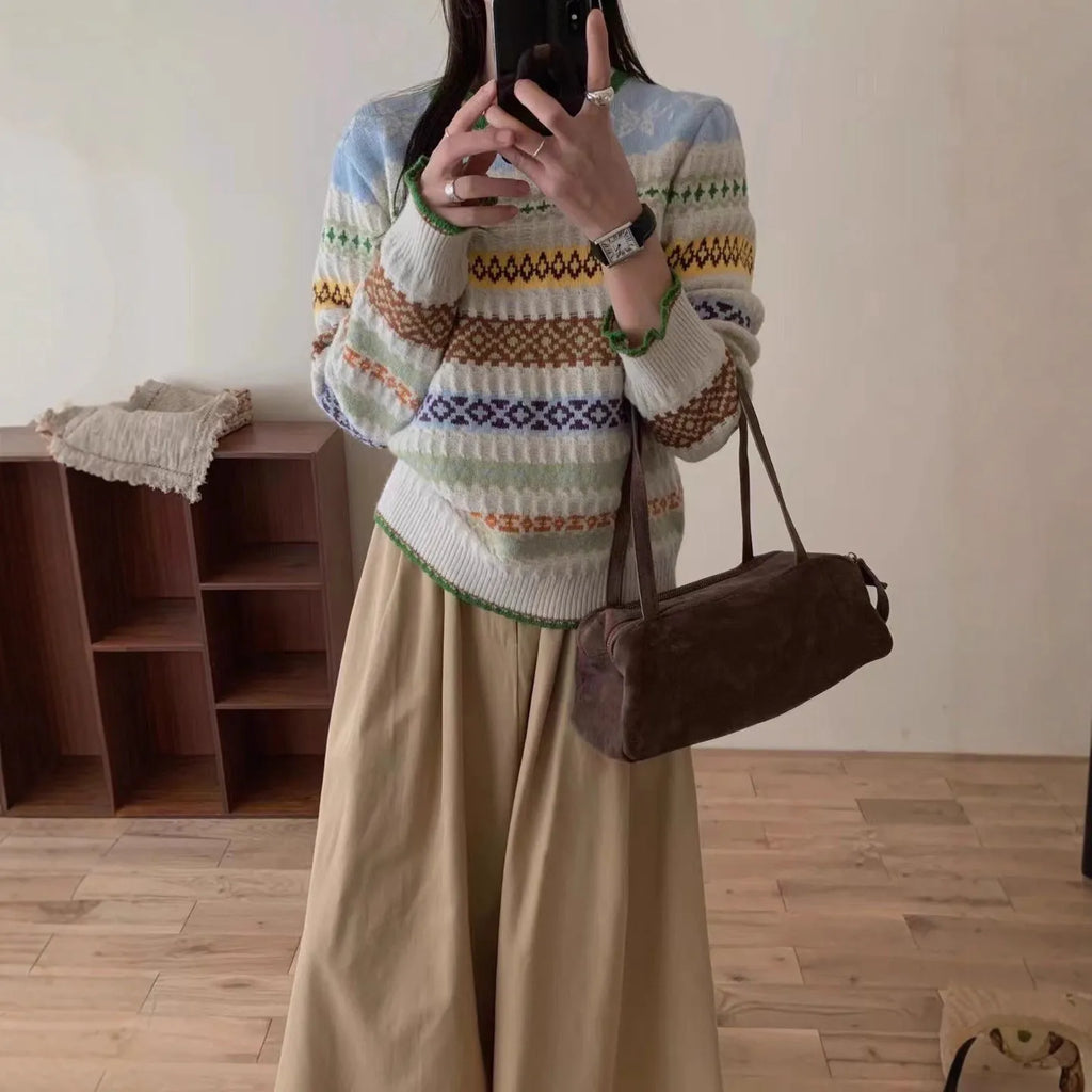 Women's loose jacquard knitted sweater in free size with splicing detail, shown as long sleeve or vest option