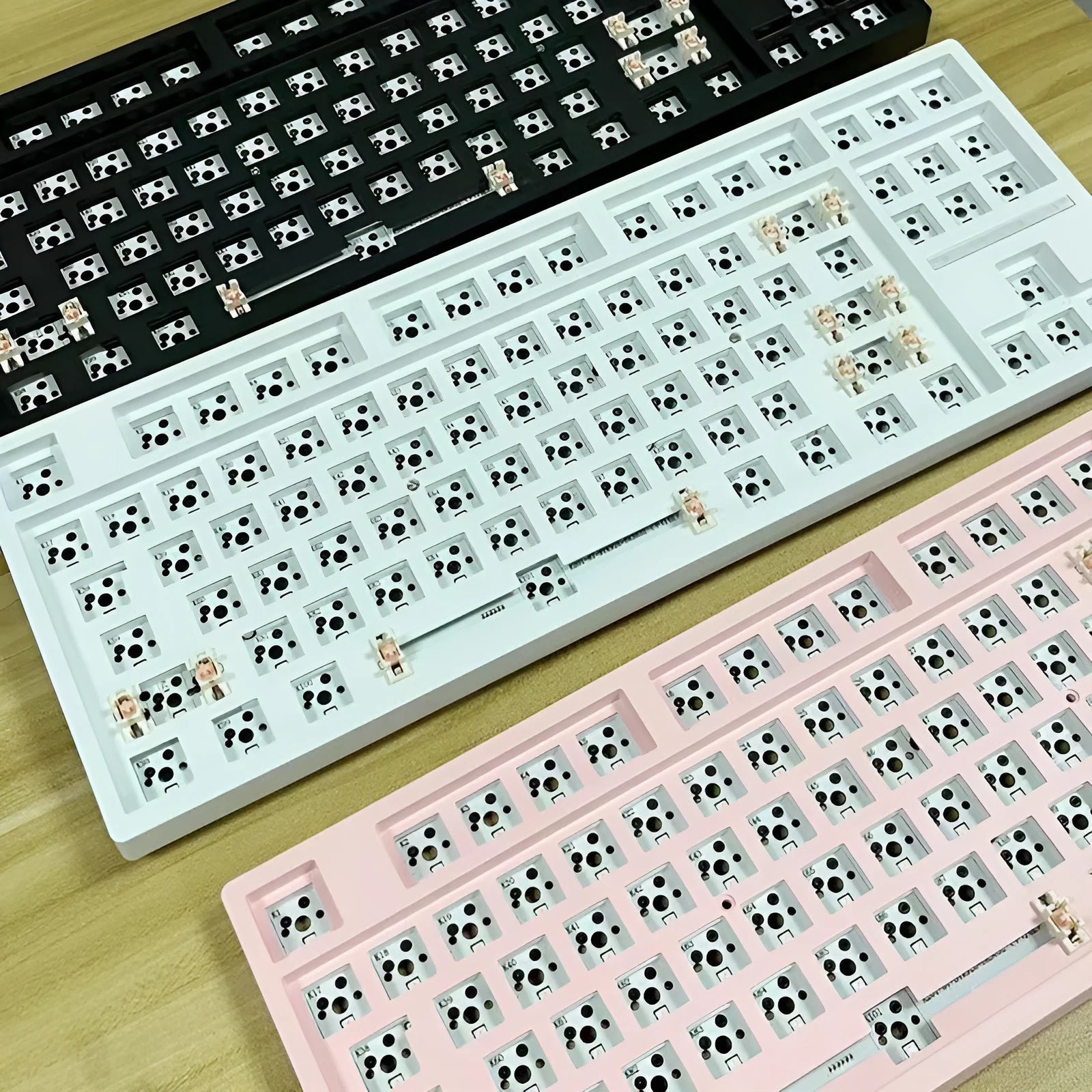 DIY mechanical keyboard kit with hot plug seat in multiple colour options