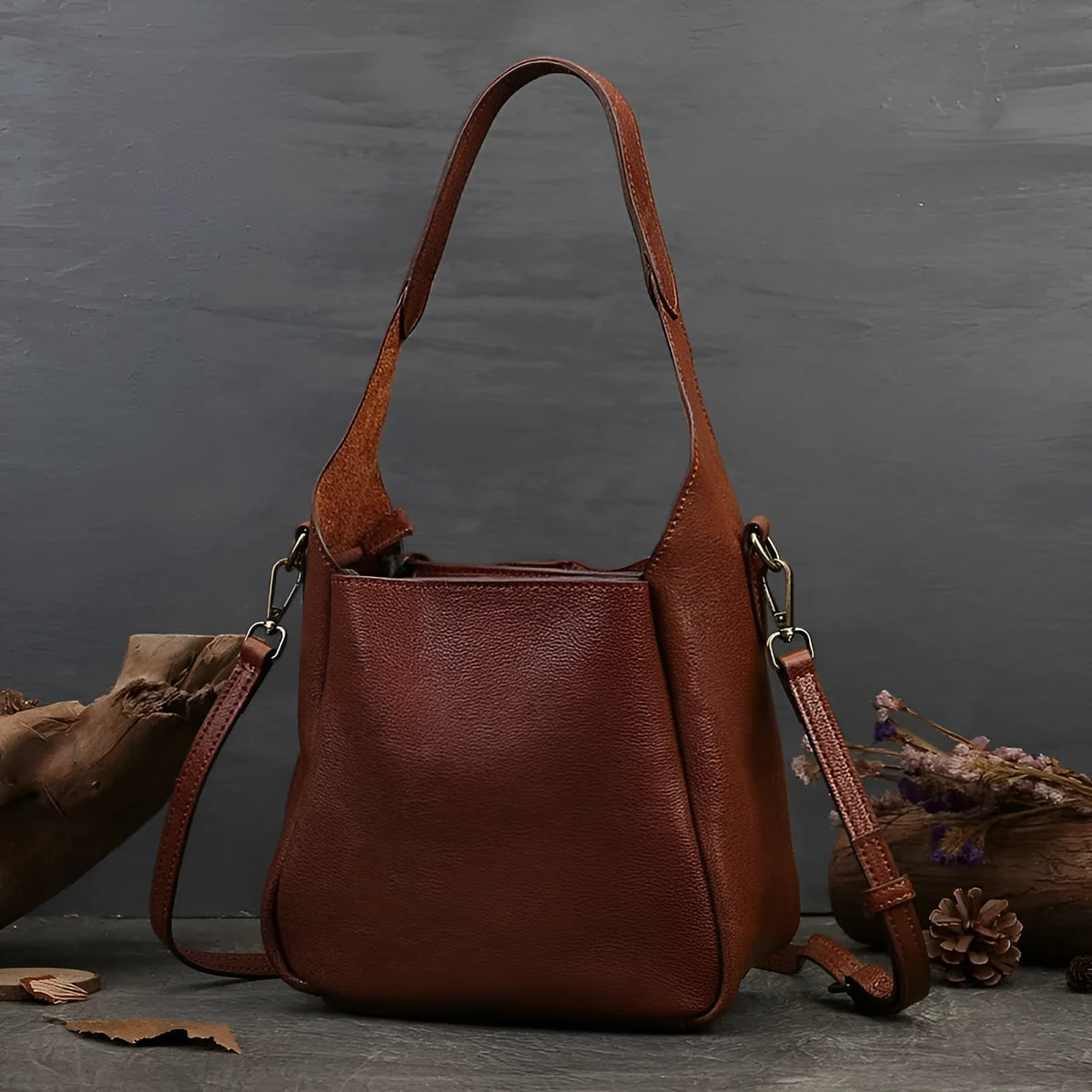 Solid colour women's cross-body bag in brown genuine first layer cowhide with sandwich pocket and single shoulder strap