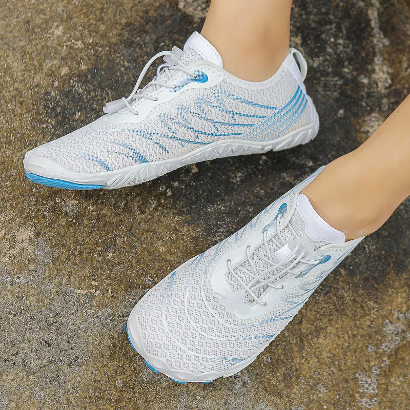 Quick-drying breathable wading shoes with mesh upper and non-slip rubber sole for outdoor fishing and climbing