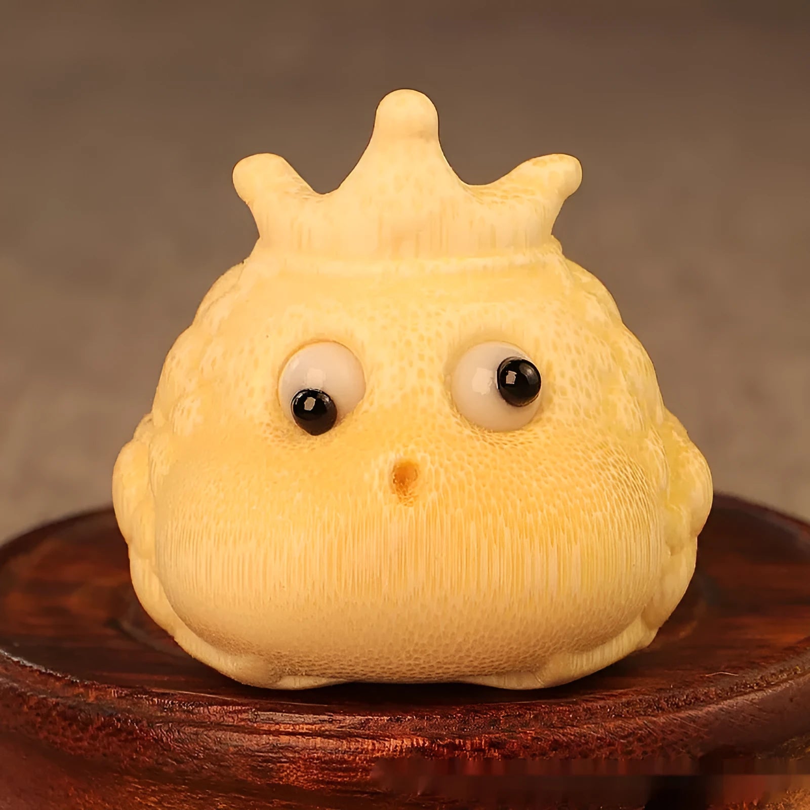 Solid bamboo Crown Princess Toad carving ornament with traditional Chinese design