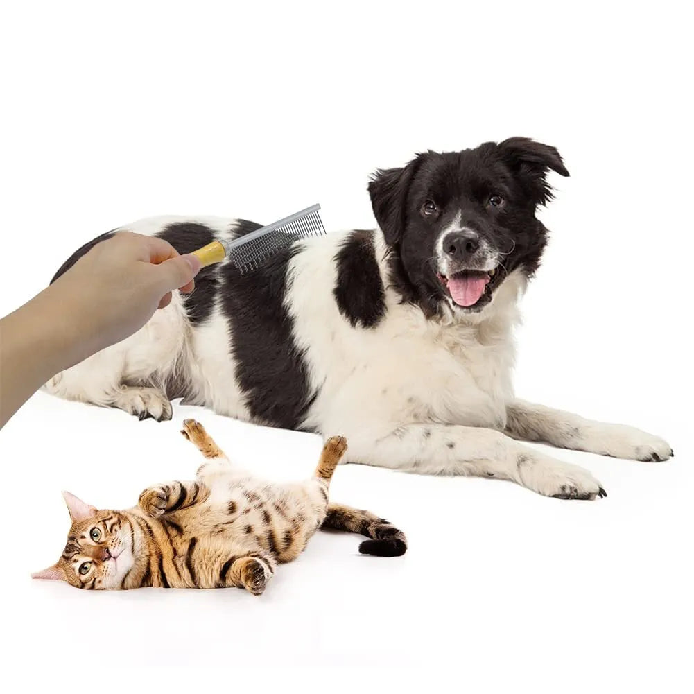 Wooden handle pet grooming comb for dogs and cats showing rounded teeth