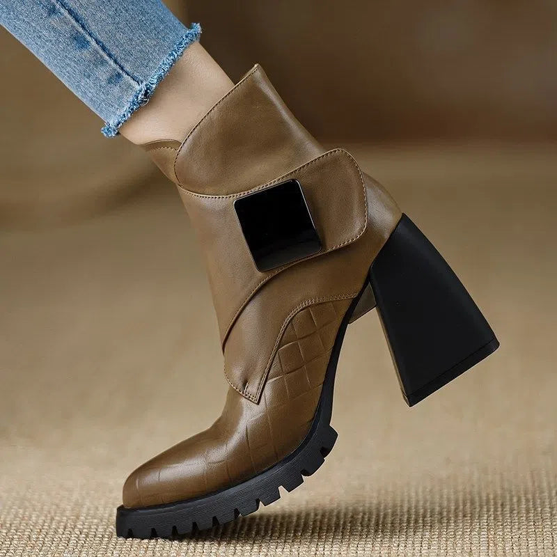 Retro soft sole chunky heel ankle boots for women with velvet lining and Velcro fastening