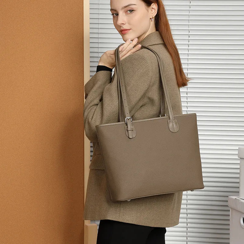 Genuine leather women's tote bag in retro style with organisational compartments