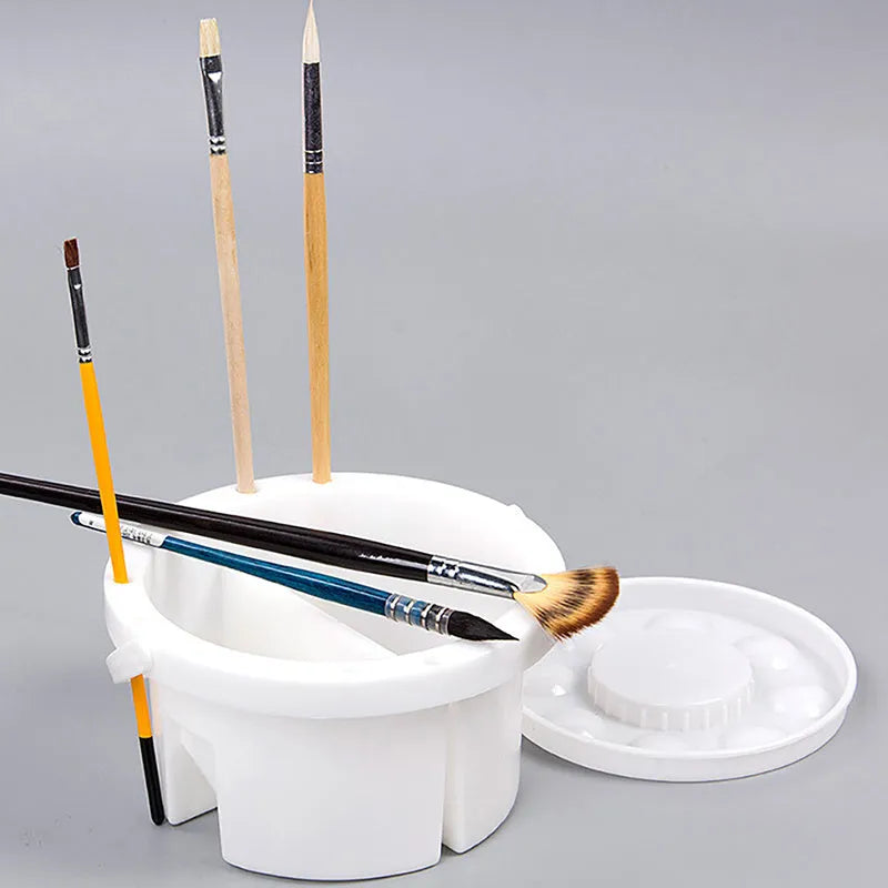White plastic brush holder for painting with 16.5cm diameter and 9cm height dimensions