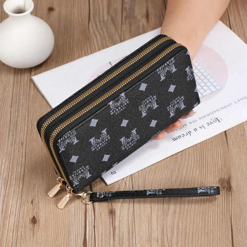 Long wallet clutch in PU leather with retro print design and zipper closure