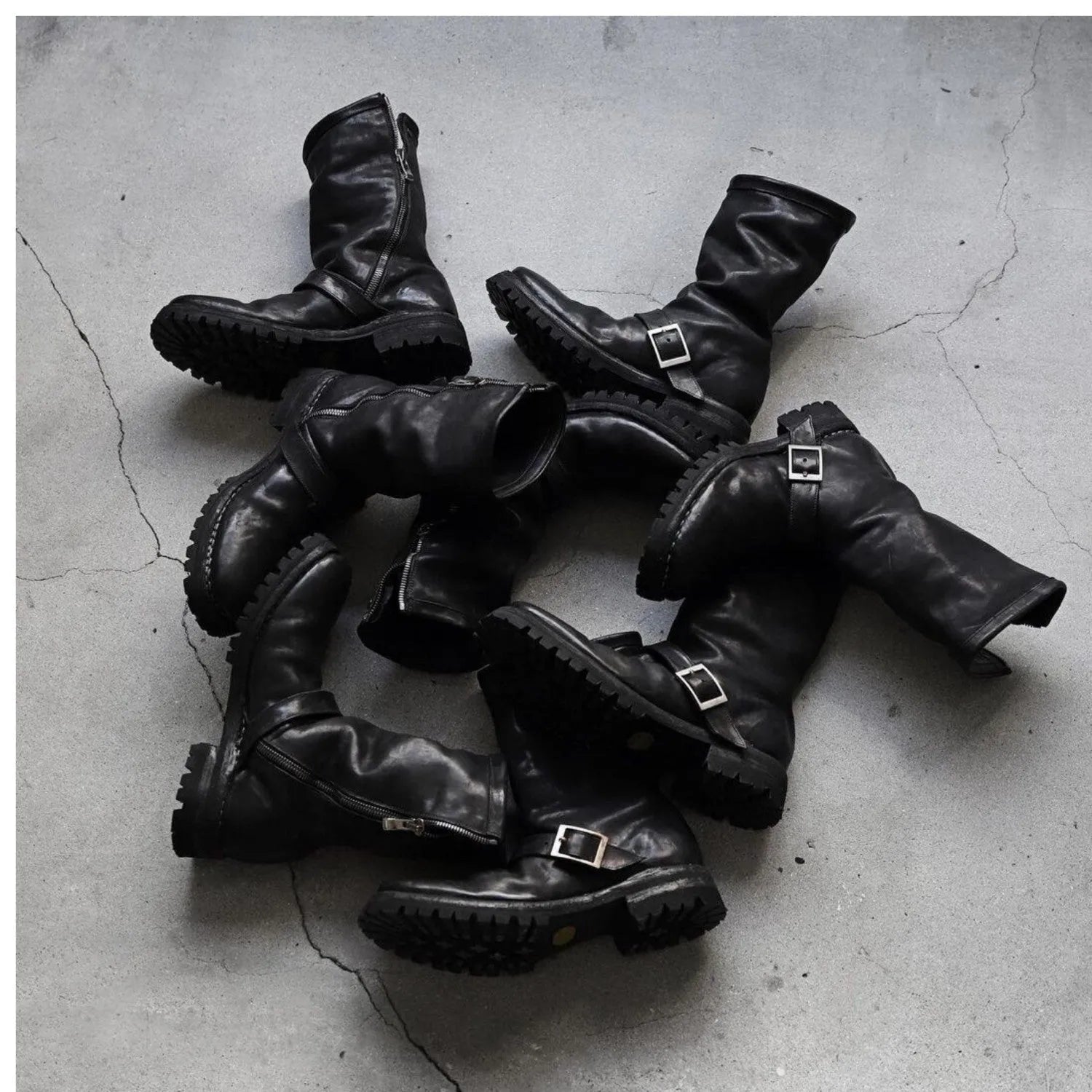 Men's black retro Martin ankle boots with side zipper and round toe design