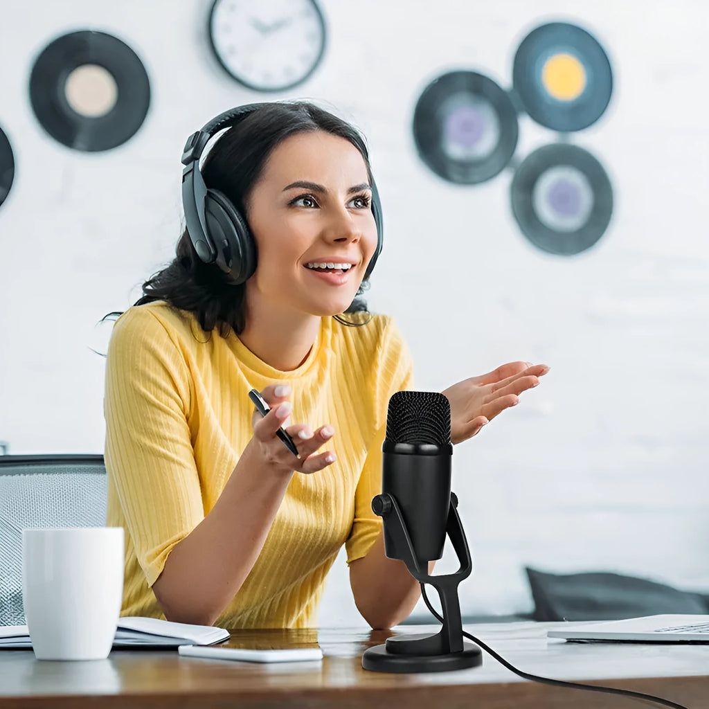 Boya BY-PM500 black USB microphone with built-in sound card and Type-C connectivity