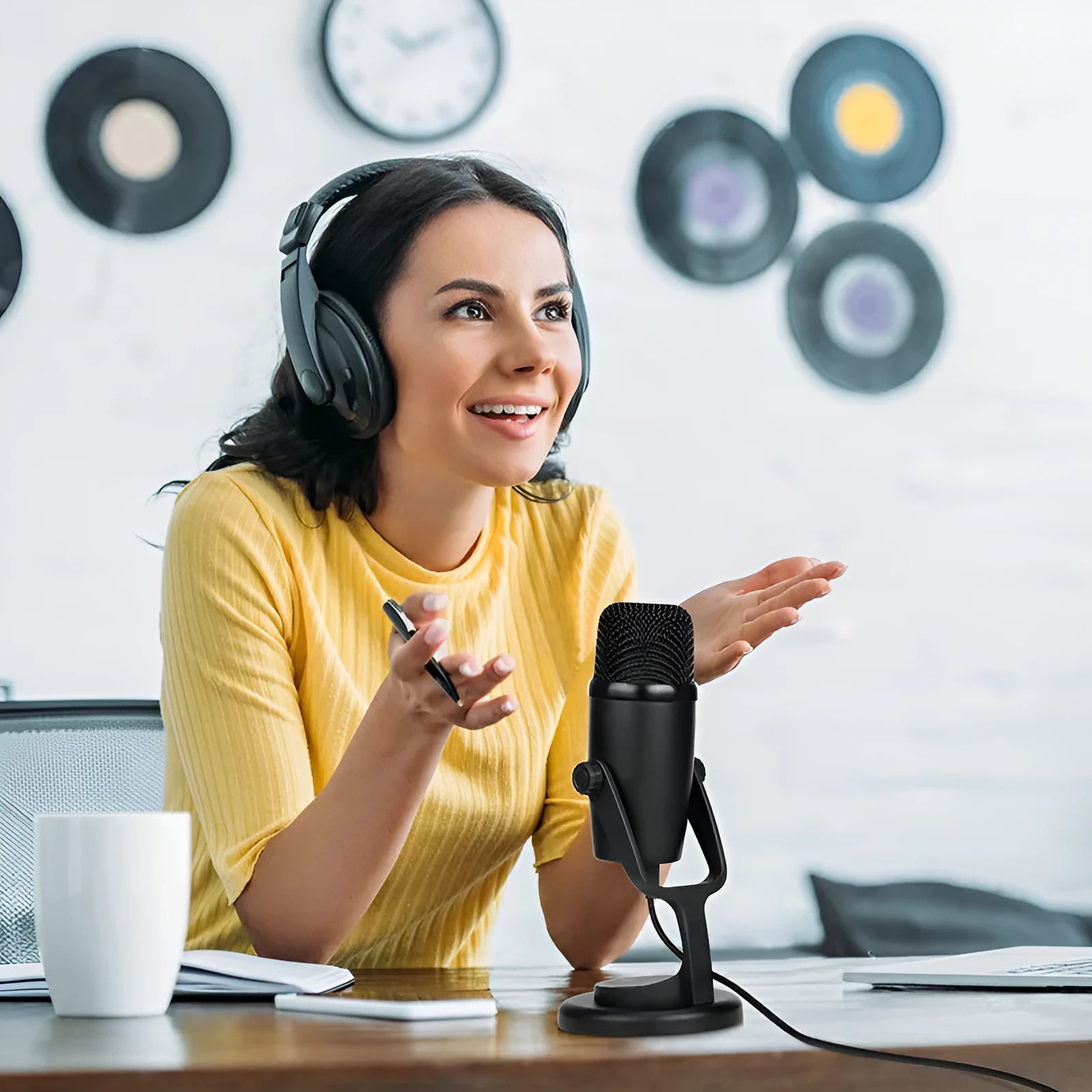 Boya BY-PM500 black USB microphone with built-in sound card and Type-C connectivity