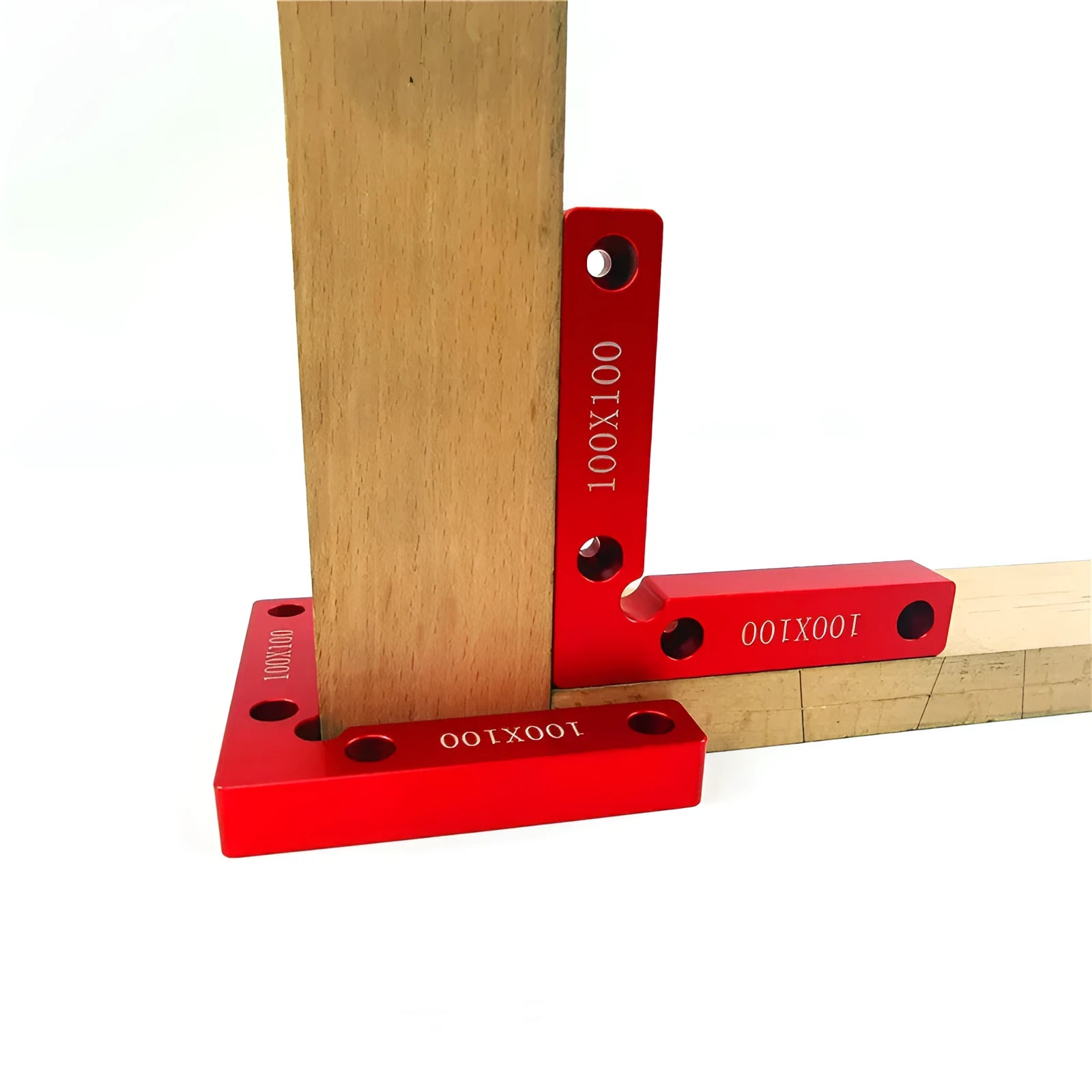 Aluminium right angle positioning block for woodworking jigsaws on a workbench