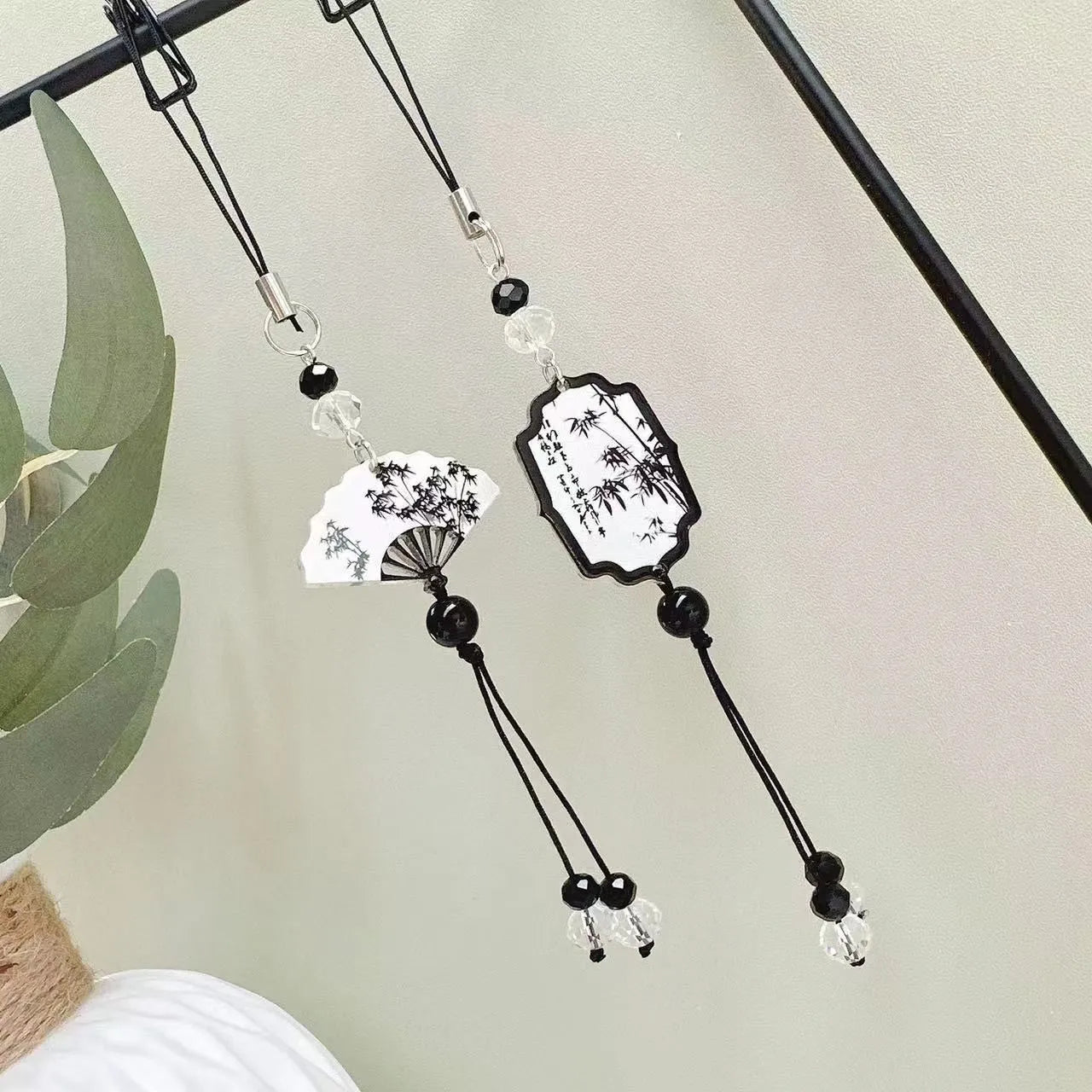 Guofeng Chinese-style pendant keychain with floral bead patterns in Fan or Poetry colour on a key ring.