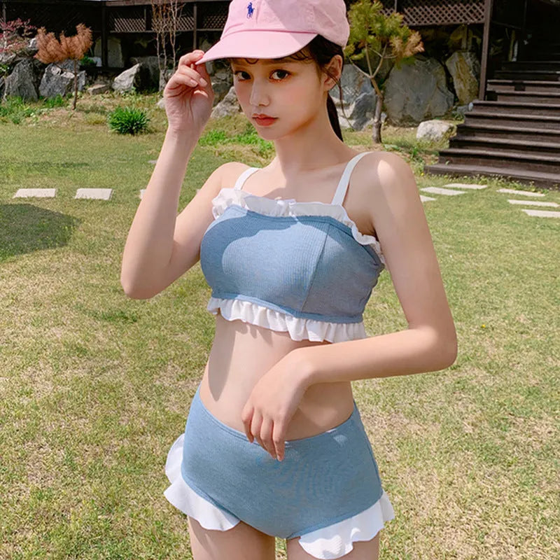 Women's solid colour nylon one-piece swimsuit with fashion suspenders and split conservative design