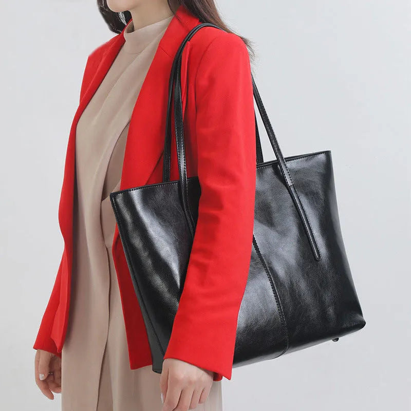 Genuine leather women's shoulder bag in European retro style with internal compartments