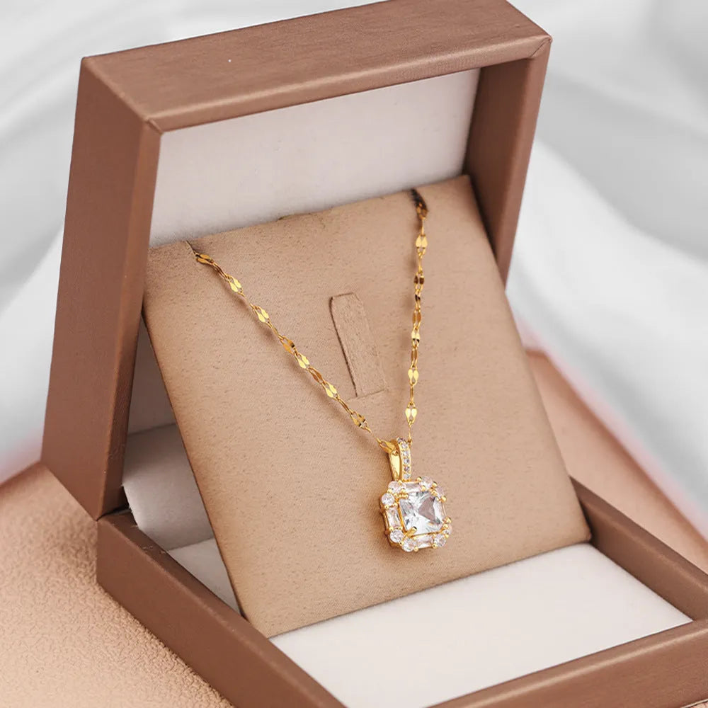 Women's gold geometric clavicle necklace with quadrilateral zircon pendant on water wave chain