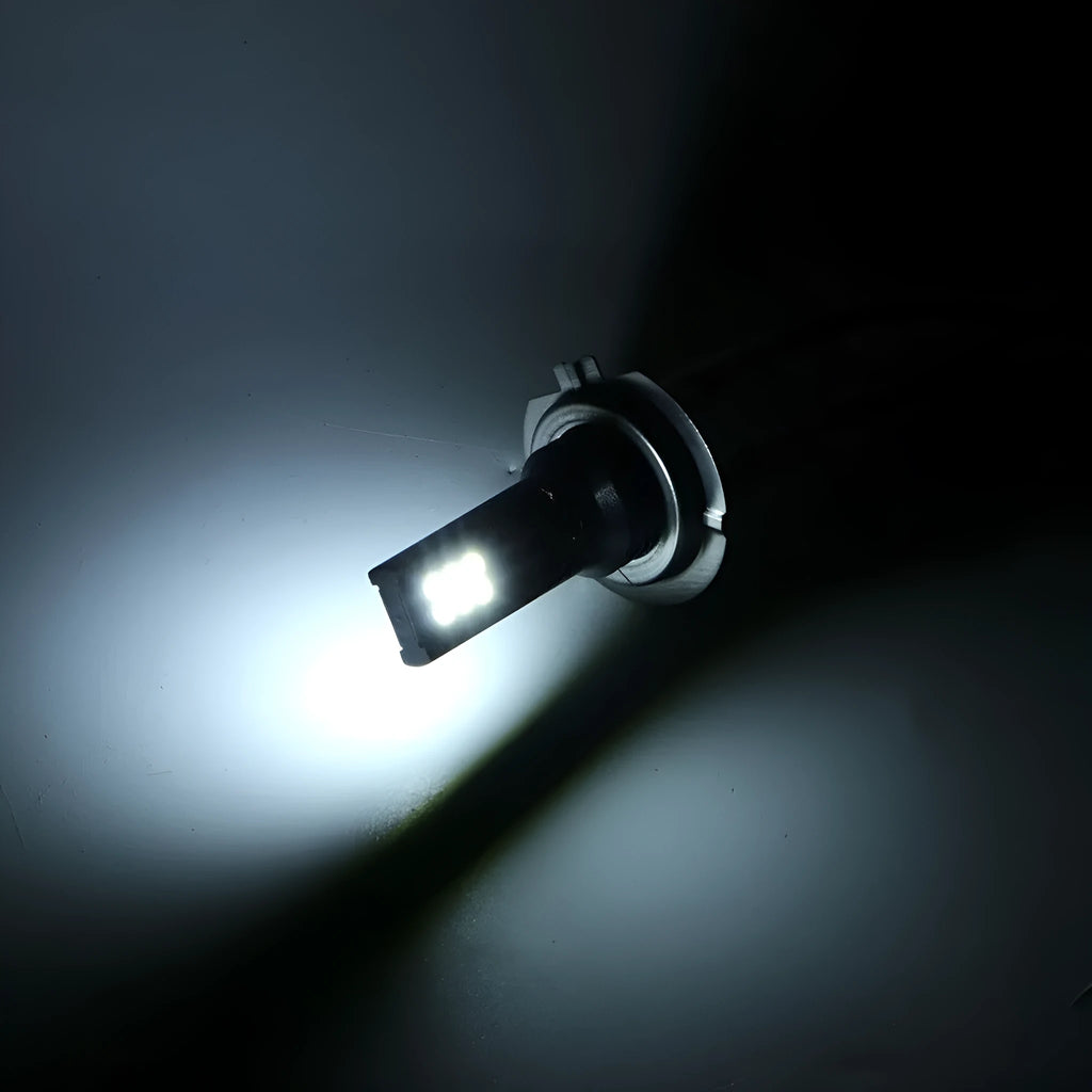 H7 110W LED car fog light bulb with 12 SMD chips and aluminium housing.
