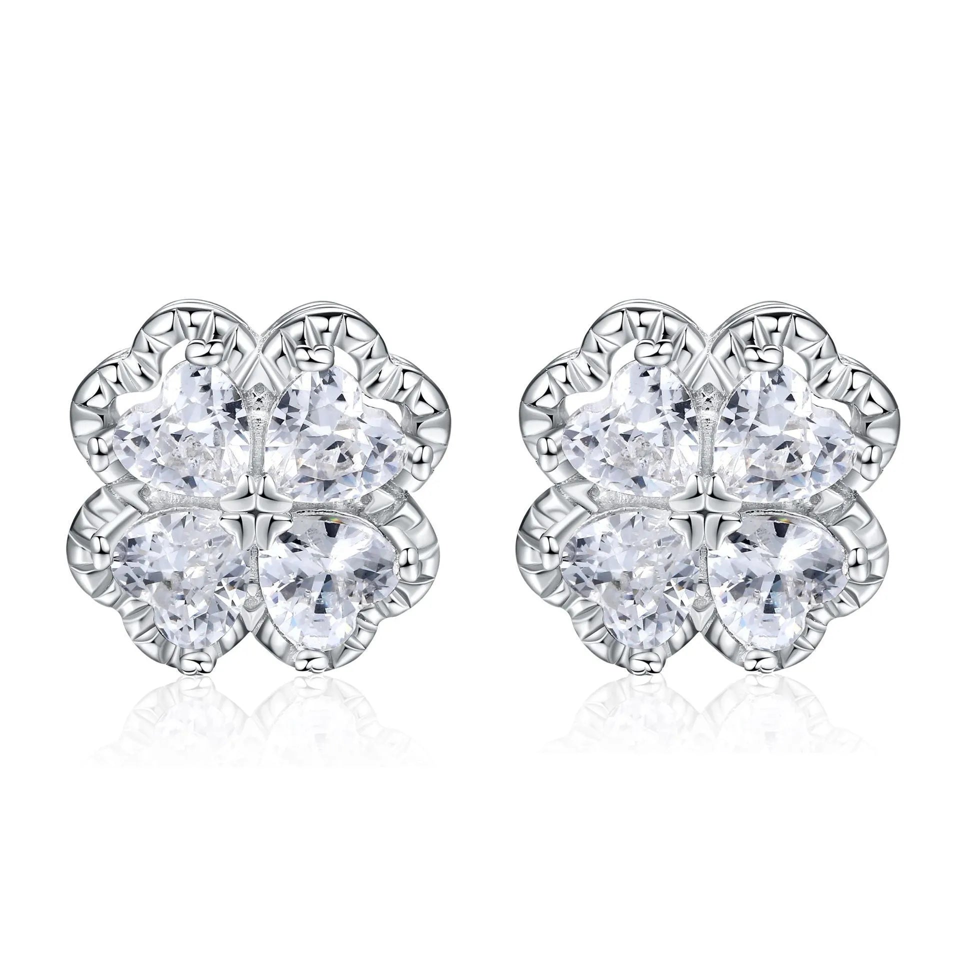 A pair of 925 silver earrings with a four-leaf clover charm and heart-shaped zircon stones in white gold colour.