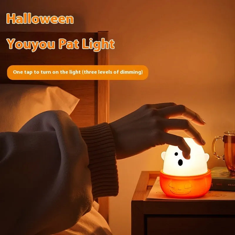 Small USB-charged silicone night lamp with warm light, 87.8x72mm, children's bedroom design