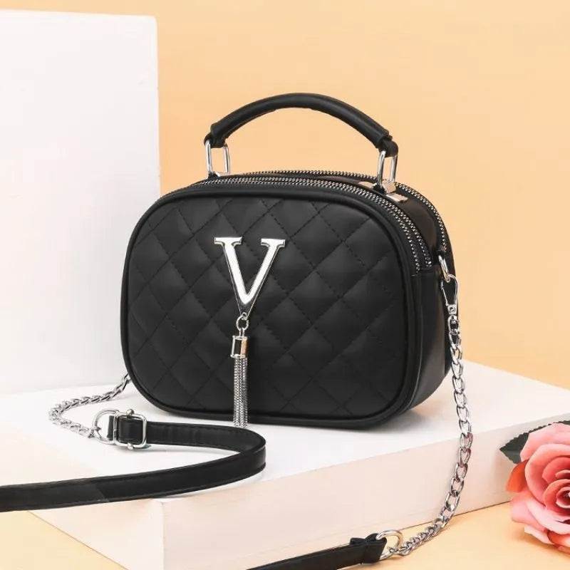 One-shoulder large capacity PU handbag for women with chain detail, deer black colourway