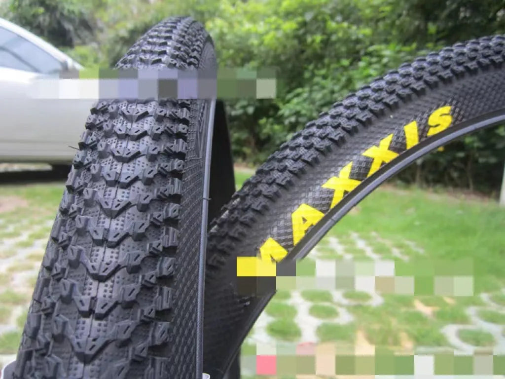 Mountain bike tyre with ultralight puncture-proof construction for 26, 27.5, and 29-inch wheels