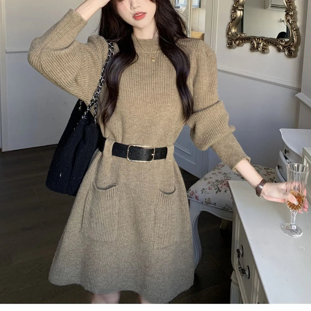 Women's long sleeve loose knitted dress with high waist and black belt in polyester fabric