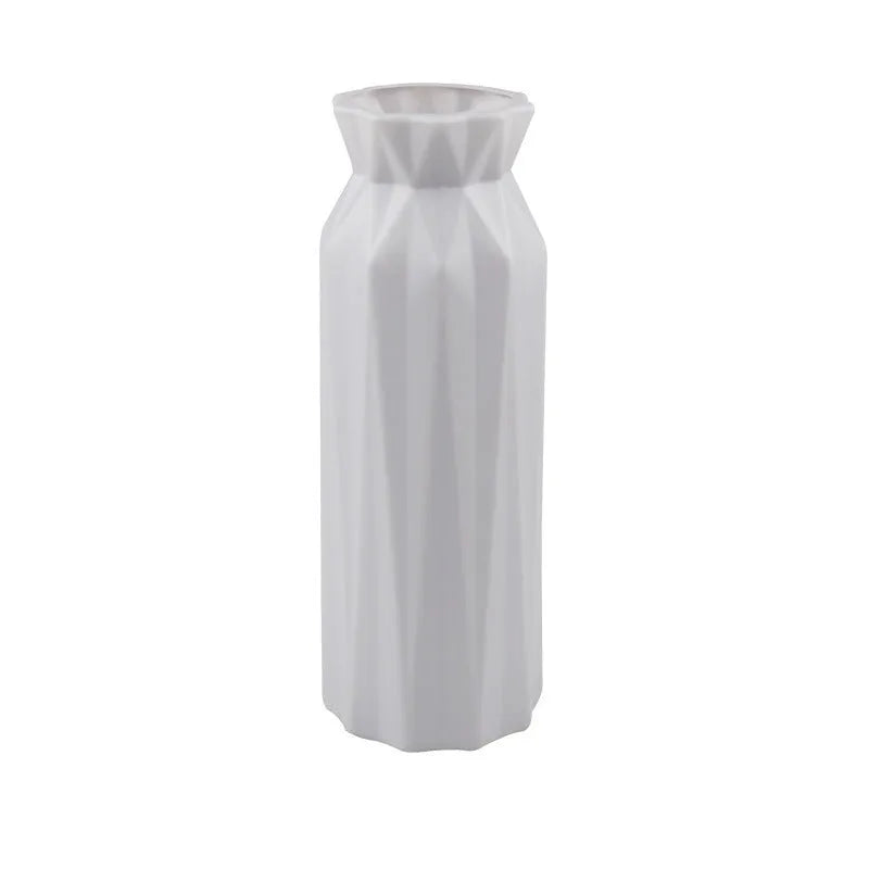 Drop-resistant melamine vase in green, grey, pink, or white with a 7.2cm base.