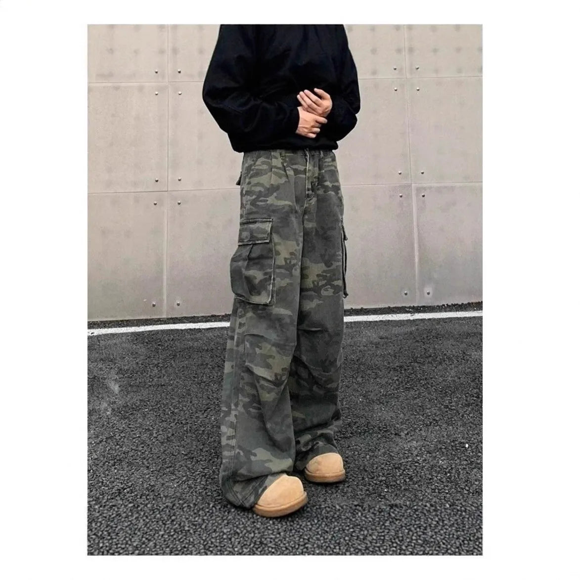 Cotton-blend cargo trousers in a washed camouflage pattern with multiple pockets, shown in colour K0915.