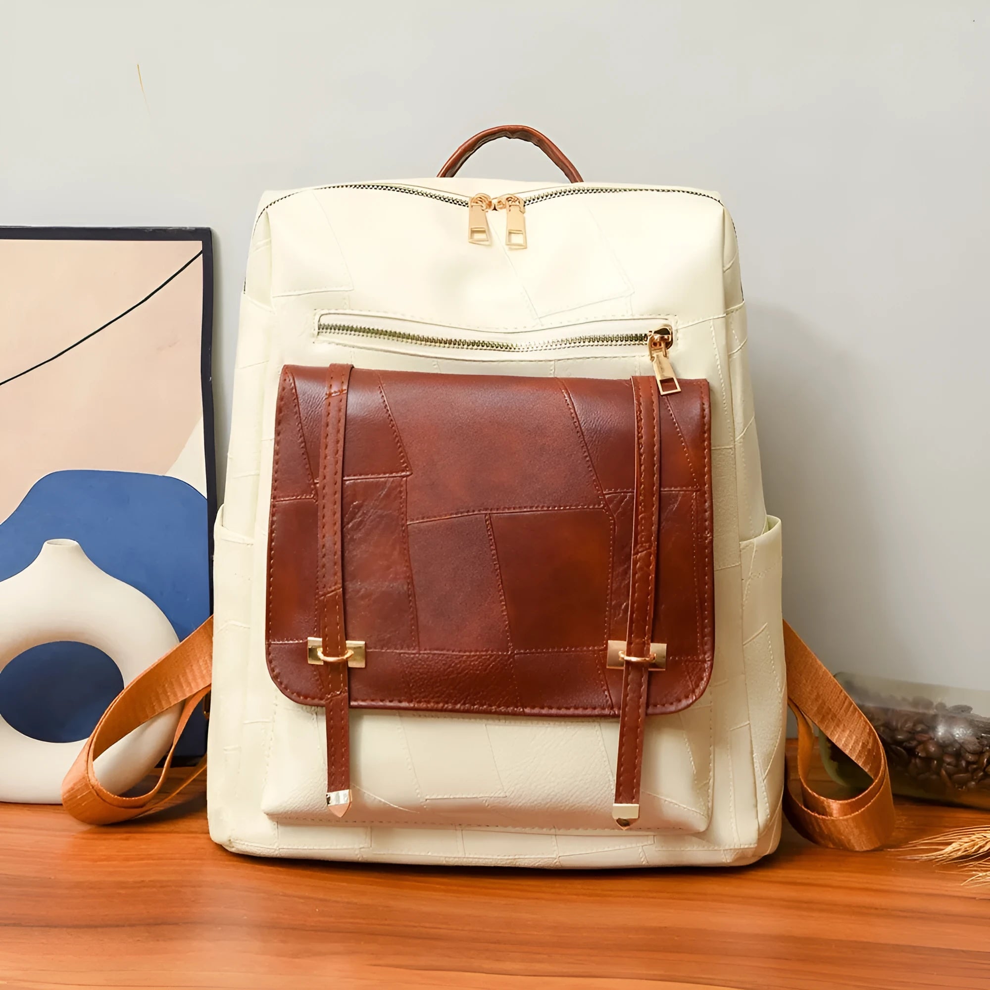 Retro women's backpack in PU leather with three-dimensional pockets and organised compartments