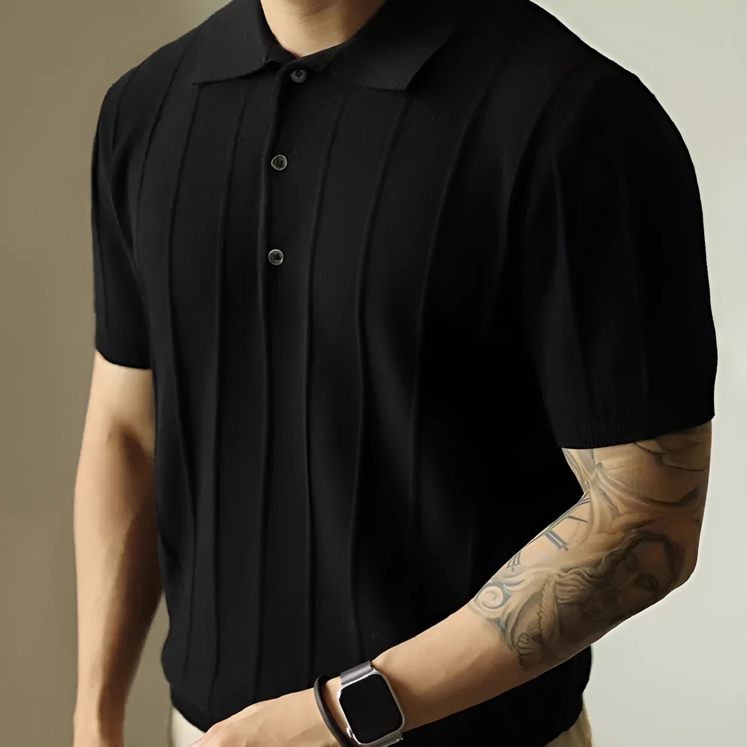 Men's loose fit solid colour t-shirt in black or white, made from polyester fabric.