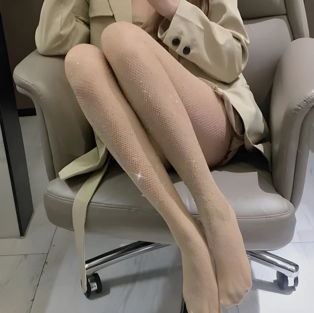 Women's fishnet stockings with diamond mesh pattern in skin colour, black or white