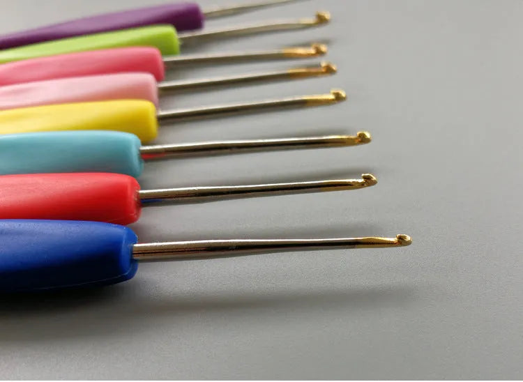 Complete set of 16 crochet hooks with soft and hard handles in a PU storage bag.