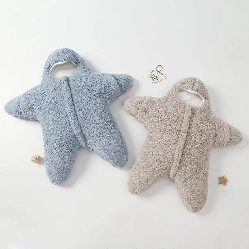 Starfish lamb velvet baby sleeping bag with hood and front zipper for a newborn.