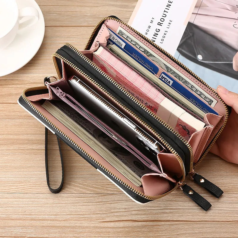 Long wallet clutch in PU leather with retro print design and zipper closure